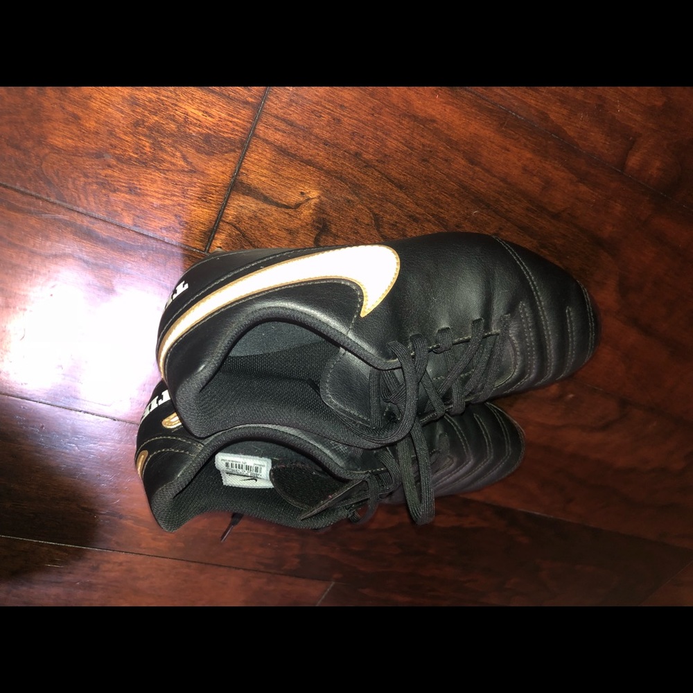 Nike cleats size 4 kids